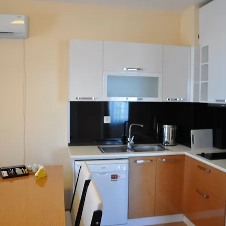 Aparthotel Esguven Apart